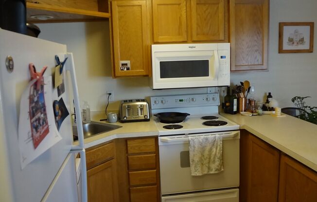 Perfect One Bedroom next to Provo Rec Center, Park and near Utah Valley Hospital.