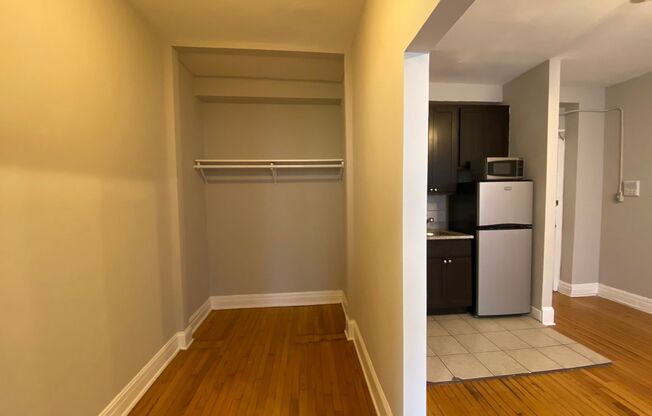 Studio, 1 bath, 450 sqft, $1,400, Unit 213