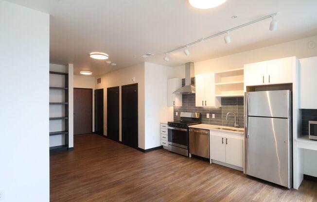 1 bed, 1 bath, 624 sqft, $1,400, Unit 733 ADA