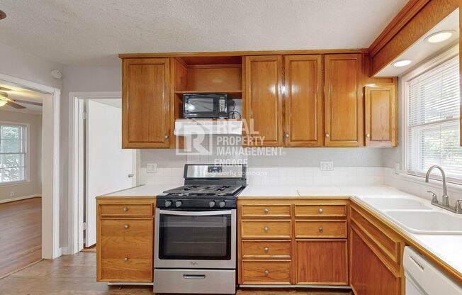 3 beds, 1 bath, $1,300