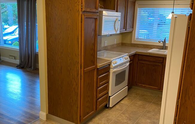 3 Bedroom Upgraded SW Portland Home!