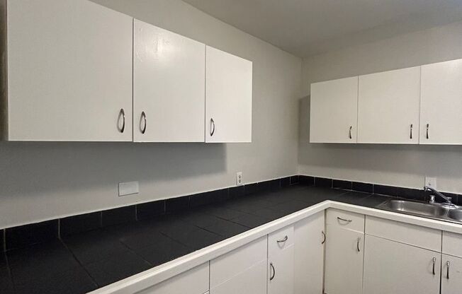 2 beds, 1 bath, $895, Unit MA9133