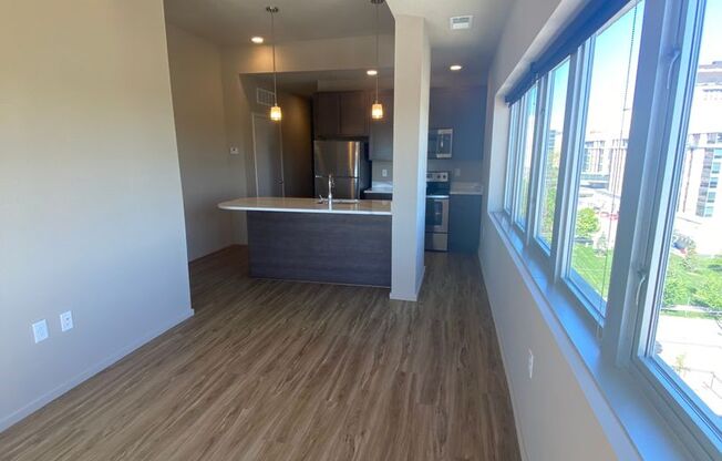 1 bed, 1 bath, 623 sqft, $1,260, Unit 605