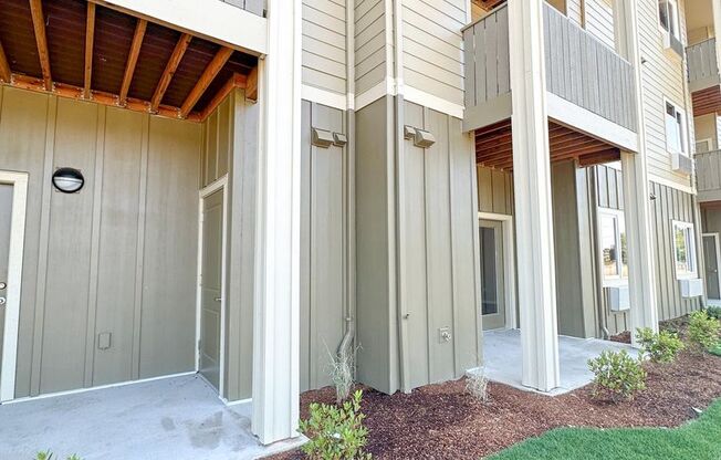 2 beds, 2 baths, 900 sqft, $1,535, Unit 4560-204