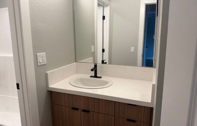 1 bed, 1 bath, 668 sqft, $2,155, Unit 7D