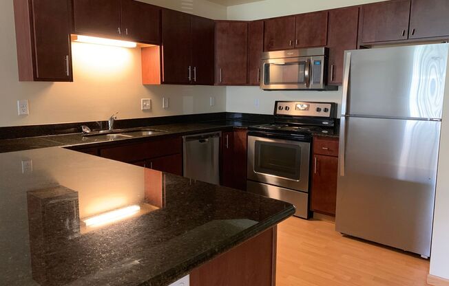 1 bed, 1 bath, 718 sqft, $985, Unit 615-207