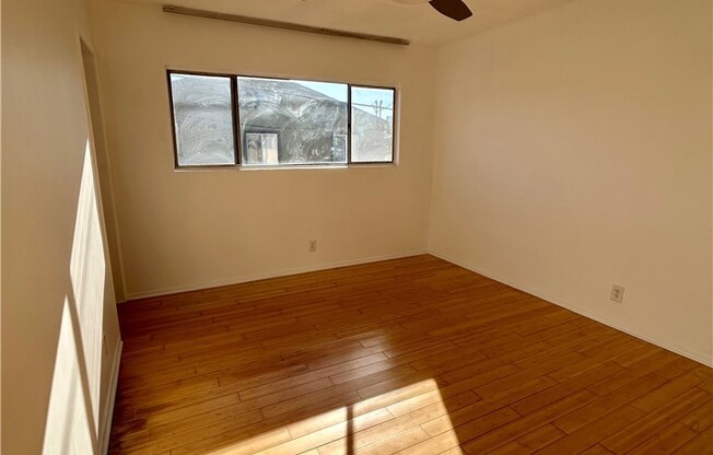 1 bed, 1 bath, 750 sqft, $2,400, Unit 1/2