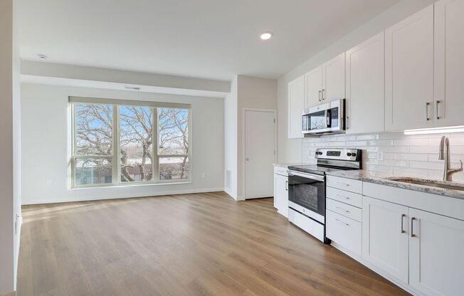 1 bed, 1 bath, 568 sqft, $1,360, Unit 410