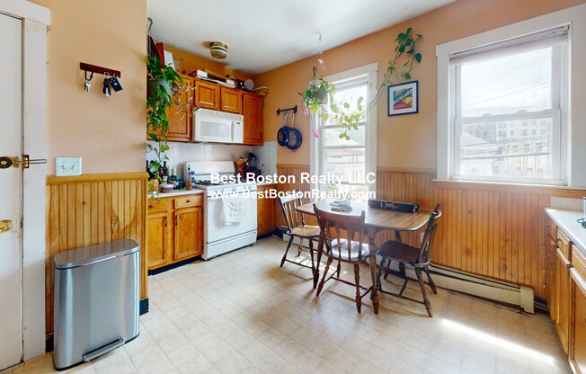3 HOLMEN ST