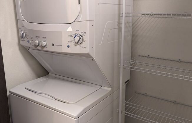 2 beds, 1 bath, 810 sqft, $2,095, Unit E107