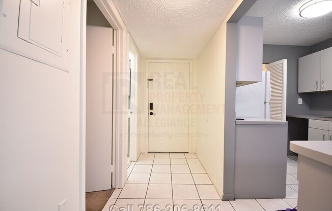 Prime Rental: Spacious 2-Bed, 2-Bath In Carmel Lakes Gated Community