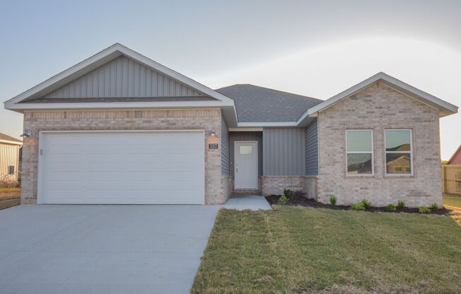 Nice  3 bedroom 2 bath home located right Farmington!