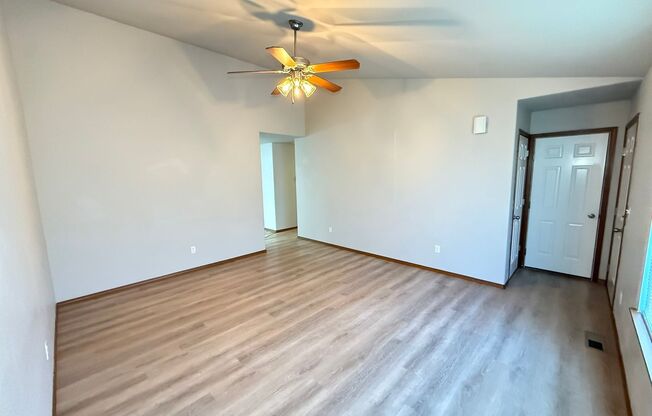 1900 - 2006 Wellington Dr Yakima, WA 98903