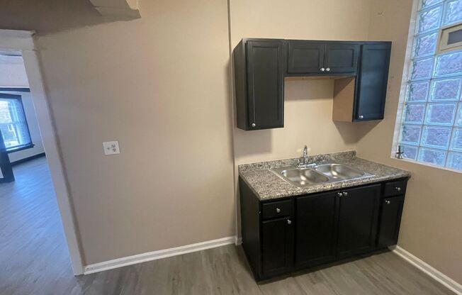 4 beds, 2 baths, $1,850, Unit 5400-2