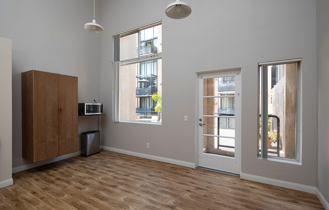 1 bed, 1 bath, 1,000 sqft, $2,375, Unit 210