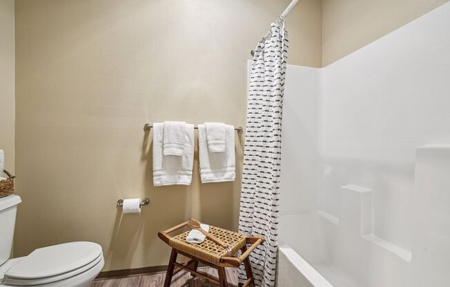 2 beds, 1 bath, 903 sqft, $1,550, Unit 192-201