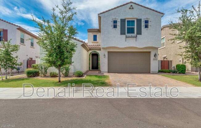 923 W YELLOWSTONE WAY