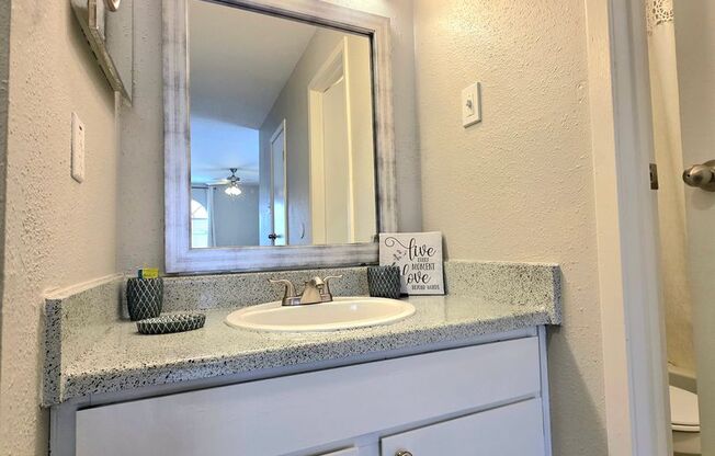 1 bed, 1 bath, 753 sqft, $819, Unit 914