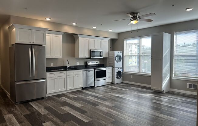 4 beds, 2 baths, $2,600, Unit 109-308