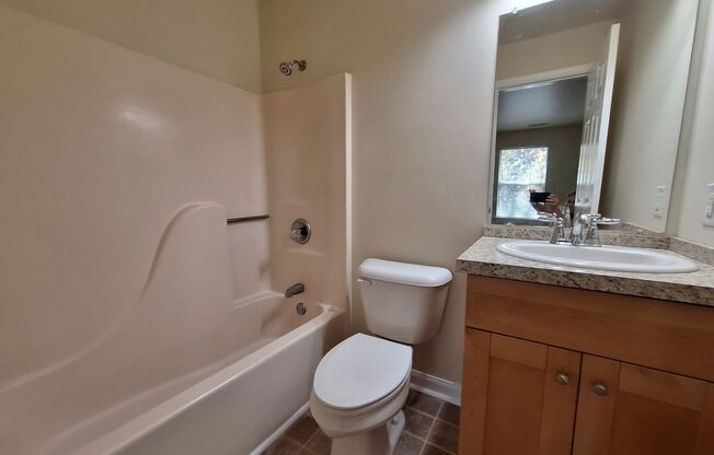 1 bed, 1 bath, $995, Unit Unit 9