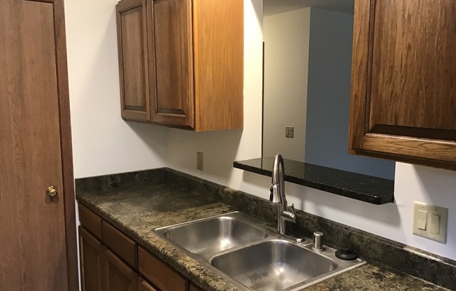 2 beds, 1 bath, 950 sqft, $1,750, Unit 7718RA