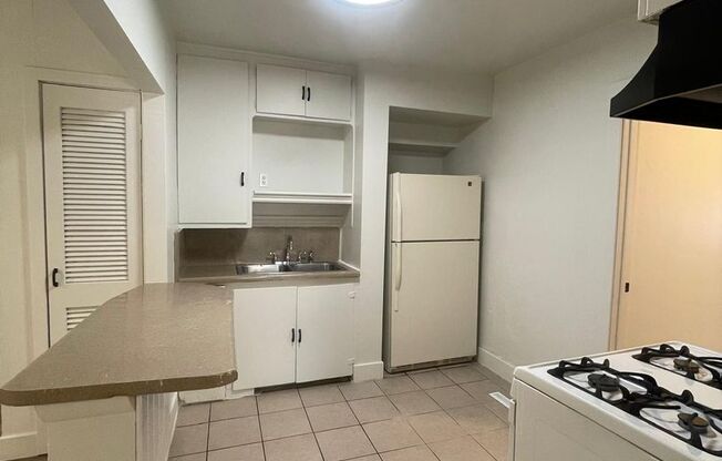 2 beds, 1 bath, $1,399