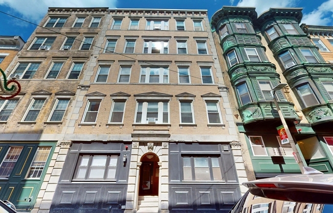 2 beds, 1 bath, 700 sqft, $3,795, Unit 18