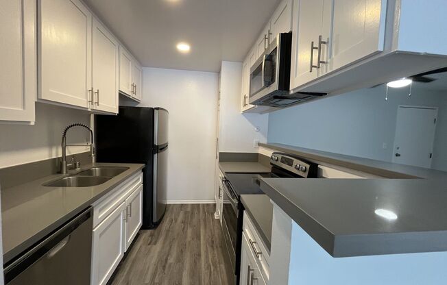 1 bed, 1 bath, 600 sqft, $2,048, Unit 301