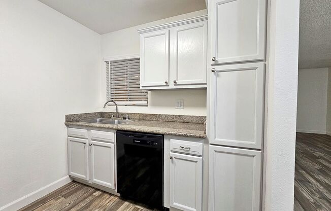 2 beds, 2 baths, 970 sqft, $2,395, Unit 039