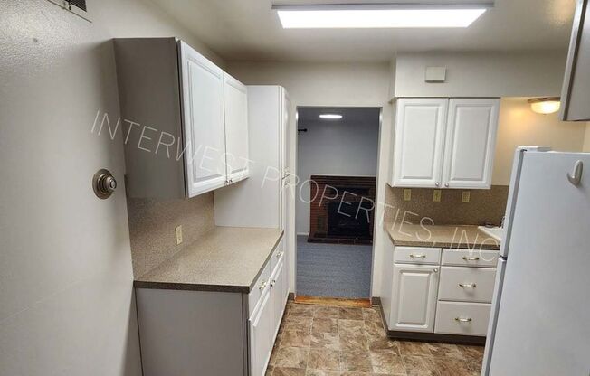 2 beds, 1 bath, $2,195