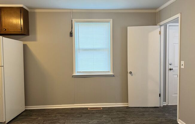 Cute 3 Bed/1 Bath off Cunningham Lane! New Carpet!