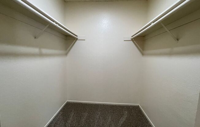 1 bed, 1 bath, 714 sqft, $1,350, Unit 253B