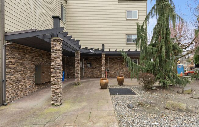 2 beds, 1 bath, 725 sqft, $2,930, Unit 401