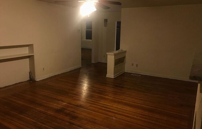 3 beds, 1 bath, $1,295, Unit Apt. 1