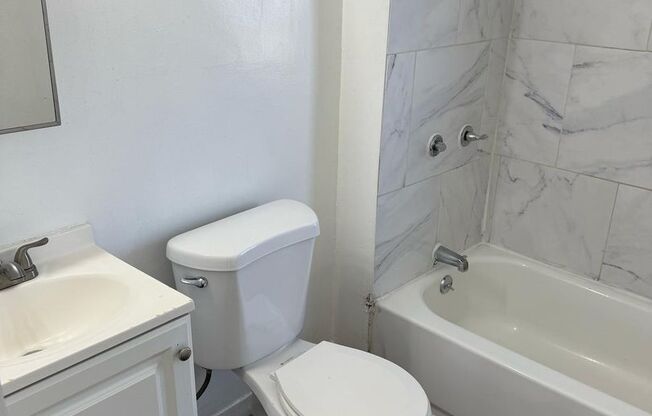 Remodeled 2/1 in Lakeland- Move-In Ready!