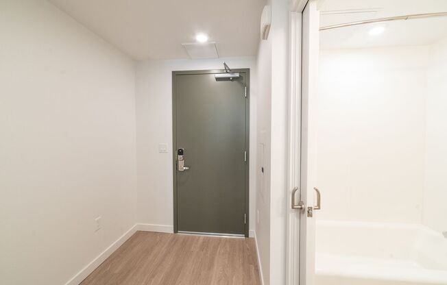 Studio, 1 bath, 359 sqft, $2,895, Unit 605