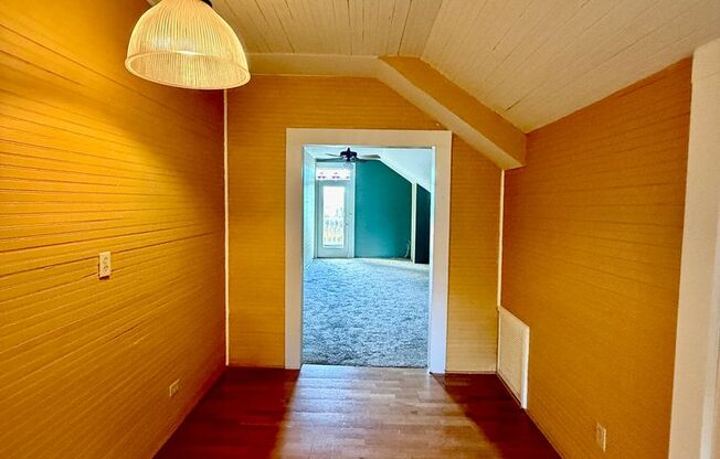 1 bed, 1 bath, $975, Unit UNIT 5
