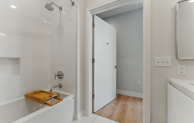 2 beds, 2 baths, 946 sqft, $4,500, Unit 524