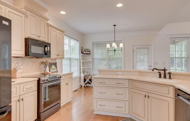 5 Bed/3 Bath home with Primary Bedroom & additional bedroom on the Main Floor