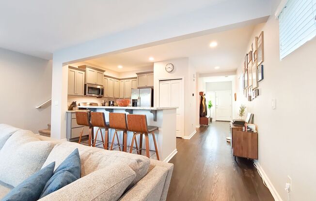 4 bedroom/2.5 bath in Parkside Estates