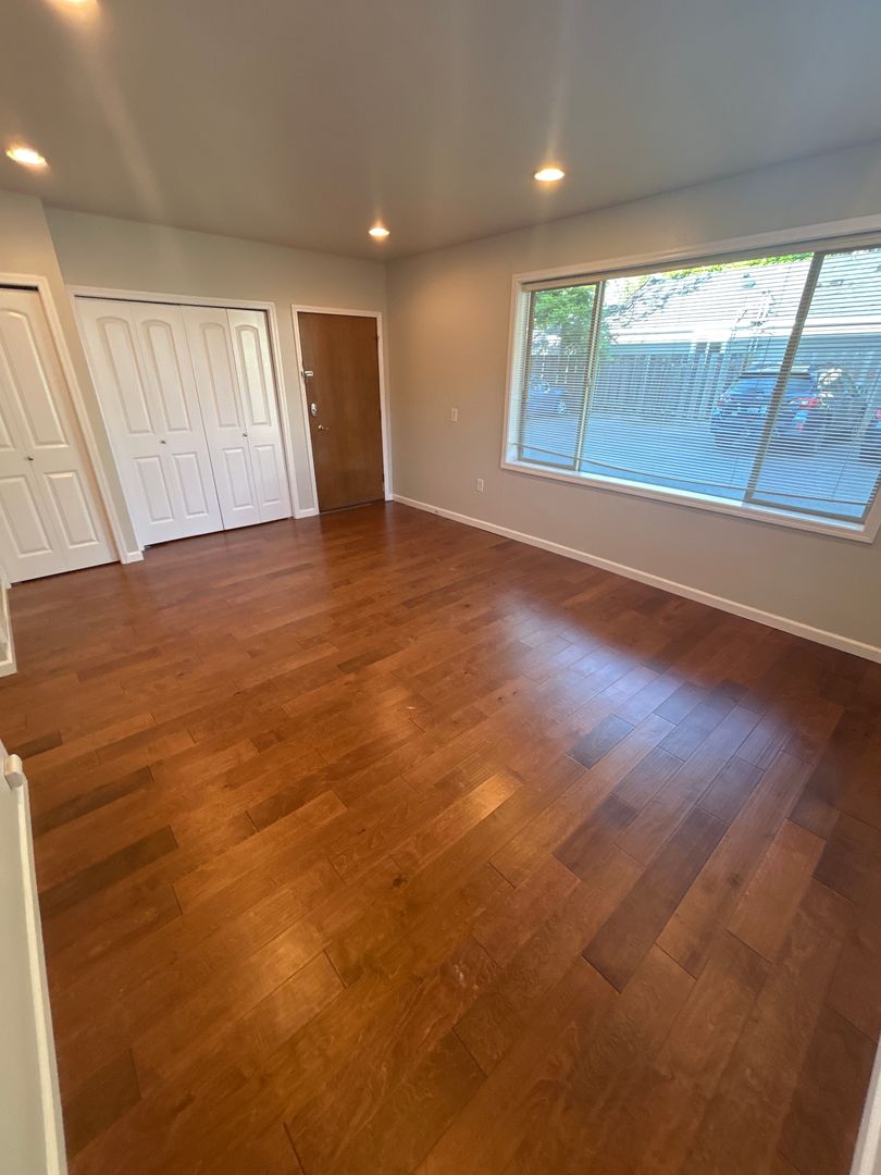 9100 Roosevelt Apartments