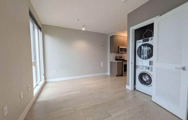 Studio, 1 bath, 412 sqft, $1,275, Unit 304