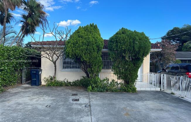 3821 SW 89 CT