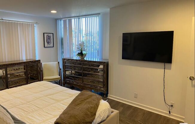 1 bed, 1.5 baths, 998 sqft, $3,500, Unit 503