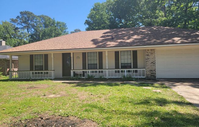 3 Bedroom 2 Bathroom in Dogwood Community *$300 off 1st Month**