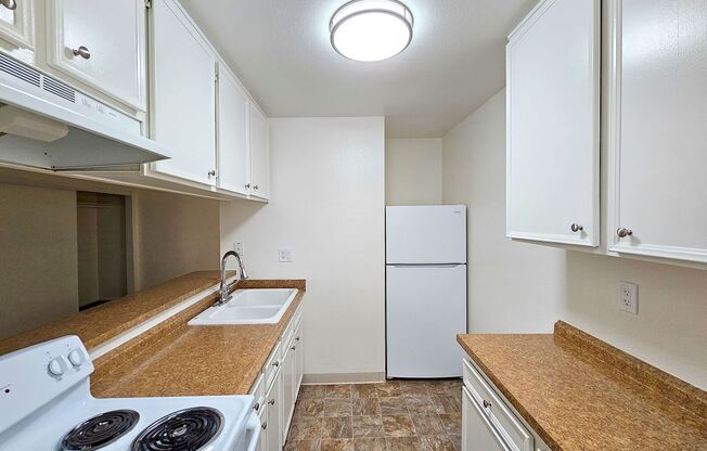 Studio, 1 bath, 475 sqft, $1,675, Unit 25