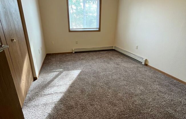 3 beds, 1 bath, 1,044 sqft, $895, Unit 18