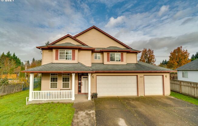 ***REST OF DECEMBER FREE***FANTASTIC 4 Bed 2.5 Bath Home in Salmon Creek! HUGE side yard and back yard! Extra large private driveway!