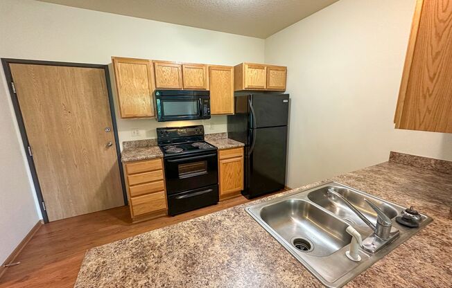 3 beds, 2 baths, 1,100 sqft, $1,995