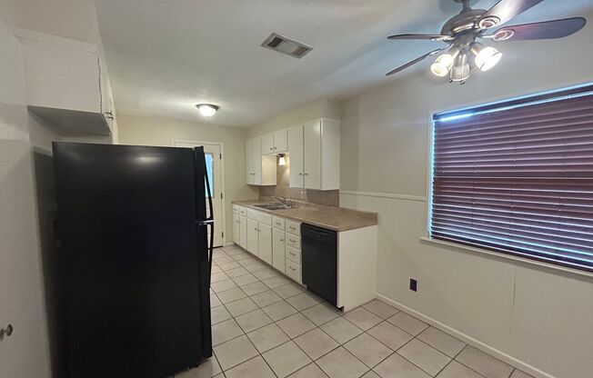 2 beds, 1 bath, $1,495